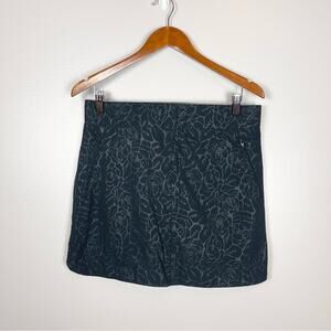 Orvis Embossed Floral Pattern Travel Skort Women’s size M Black